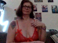 Hello tout le monde. Je n’ai pas de taille mannequin c’est vrai mais j’adore me faire matter. Vous pouvez me demander énormément de choses j’ai peu de tabou. Il paraît que j’ai un regard sexy et cochon