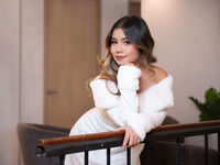 cam girl playing with sextoy JessieOlivetti