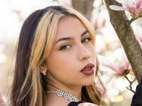 camwhore masturbating with vibrator MeganLewit