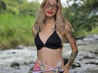 camgirl masturbating with sex toy MerryMendezz
