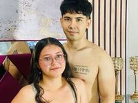 camcouple playing with dildo LizAndTomas