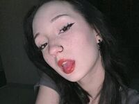 girl webcam AccaBelow