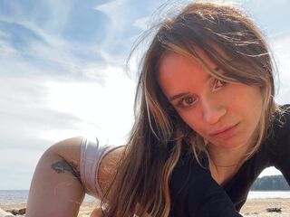 naked girl with webcam masturbating with vibrator AgataMilk