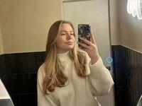 hot cam girl masturbating with dildo AryaThomas