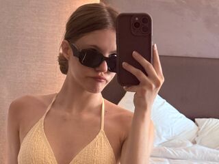 naked camgirl masturbating AureliaThorn