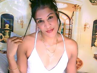 fingering cam slut AzzyGreene