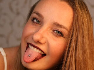 spy web cam BelleCox