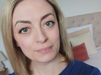 shaved pussy cam BiancaLuxe