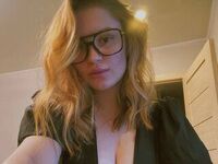 cam girl playing with vibrator BreckBarris