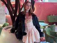 cam girl playing with dildo CandiFerretti