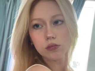 naughty camgirl masturbating with dildo CeciliaWhithrock