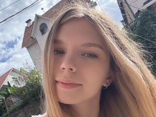 nude webcam ChloeFruye