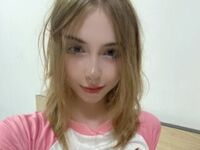masturbating webcamgirl DaniGlow