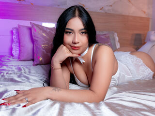 topless camgirl DianaBardot