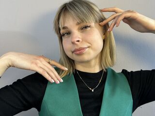 cam chat room EmelineBurrough