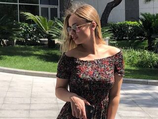 camgirl fingering pussy EmileeBeyale