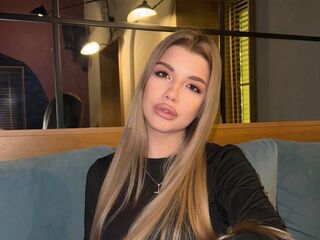 naughty cam girl fingering shaved pussy EmmyRamsdell