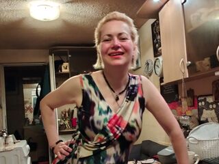 camgirl masturbating with dildo ErwinaAmethist