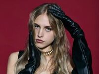 hot cam EveTottingham