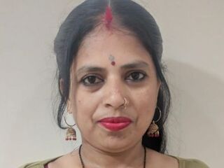 girl fingering bald pussy GotiLeah