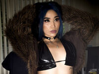 cam girl playing with dildo HelenRossel