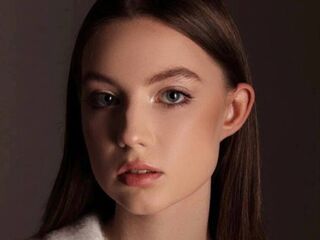 topless cam girl JaneneFeig