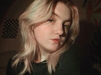 naughty cam girl fingering shaved pussy JuliaJips