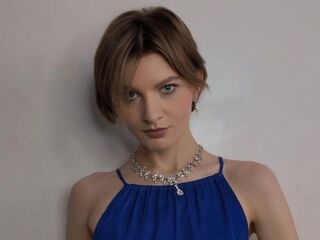 camgirl masturbating with dildo KarinaBiz