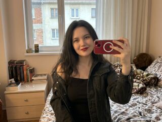 hot cam girl fingering shaved pussy KeliCollymore