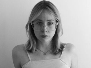 naked cam girl masturbating with dildo LanaAmster