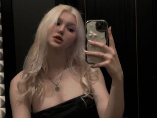 cam girl playing with vibrator LashayBernon