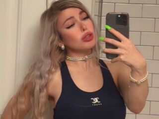 naked webcam girl fingering LauraTate