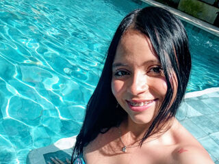 camwhore masturbating with dildo LauraVelle