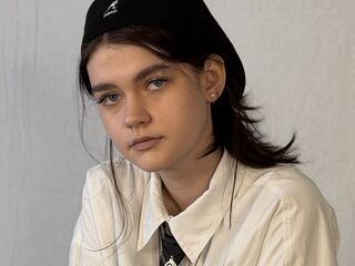 kinky webcam show LeannMolineaux