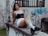 live webcam performer LexyBenet