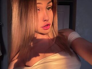 camgirl masturbating with dildo LittleKristy