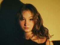 fingering girl cam MonaArrowsmith