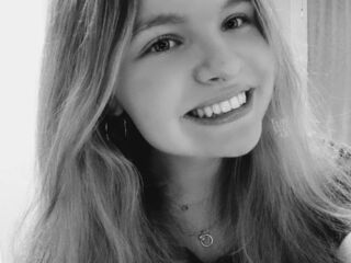 naughty camgirl fingering shaved pussy OneidaWinnike