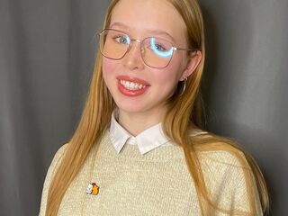 nude webcam girl photo RomanaGuethle