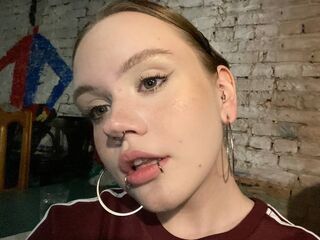 naughty cam girl fingering pussy SaraKnights