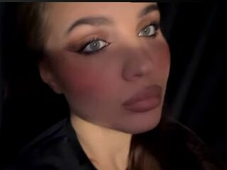 naked camgirl SeemaRedhouse