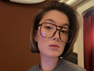 fingering webcamgirl SheilaSweezer