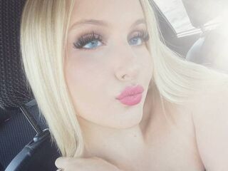 cam girl showing tits SixtaCola