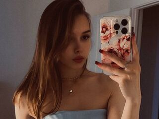 camslut topless TarenLeonetti