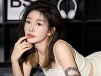 naked Yunyunzi