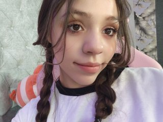 Ariana More